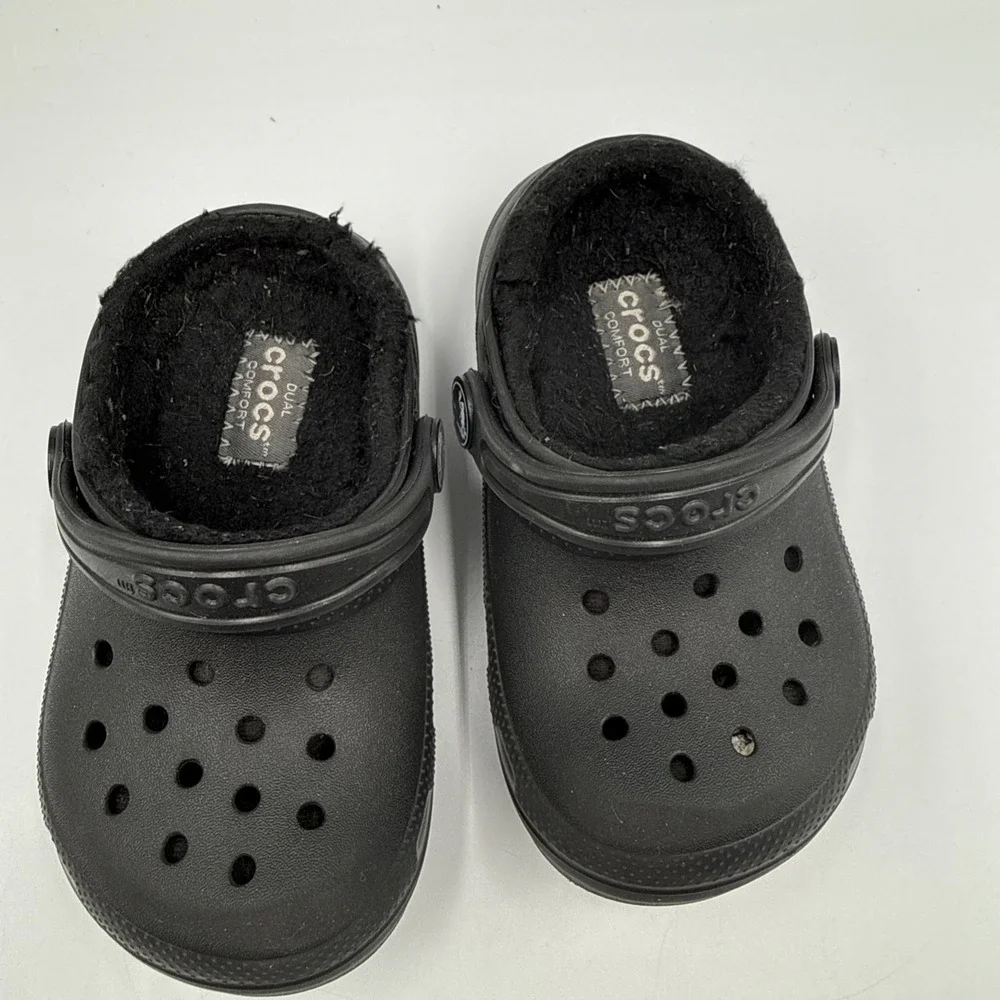 Crocs Comfort Fleece Lined Clogs Child Size C 8 Black